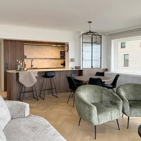 Huswell - Renovated Beachfront Apartment