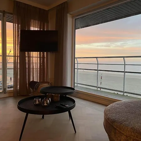 Huswell - Renovated Beachfront